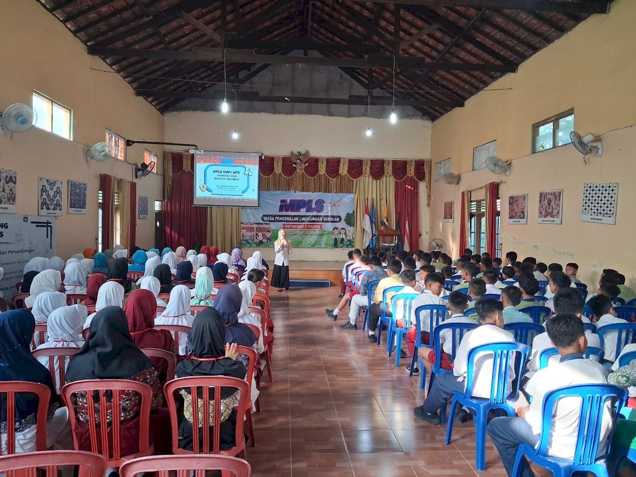 SOSIALISASI TENTANG BAHAYA NARKOBA DAN BULLYING DI SEKOLAH